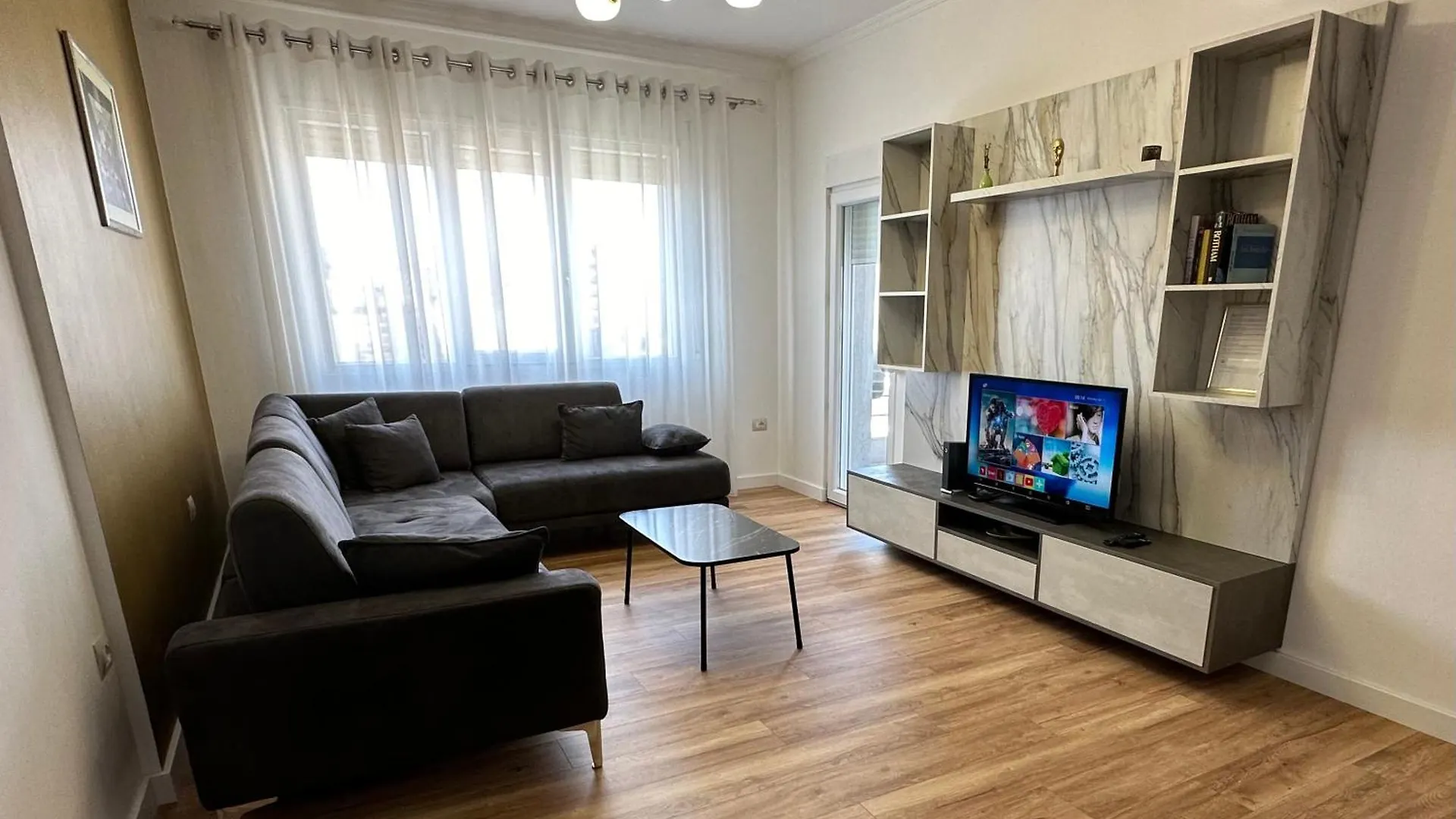 Pazari Luxury Central Apartment Tirana 0*,